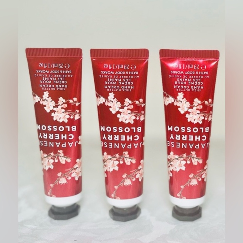 🌸BATH & BODY WORKS🌸BEAUTIFUL FRAGRANCE HAND CREAM JAPANESE CHERRY BLOSSO…
